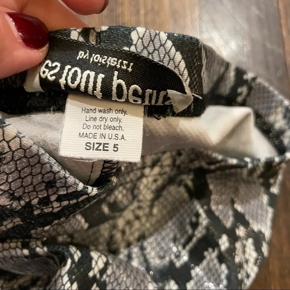 Les Tout petits faux snakeskin pants leggings size 5